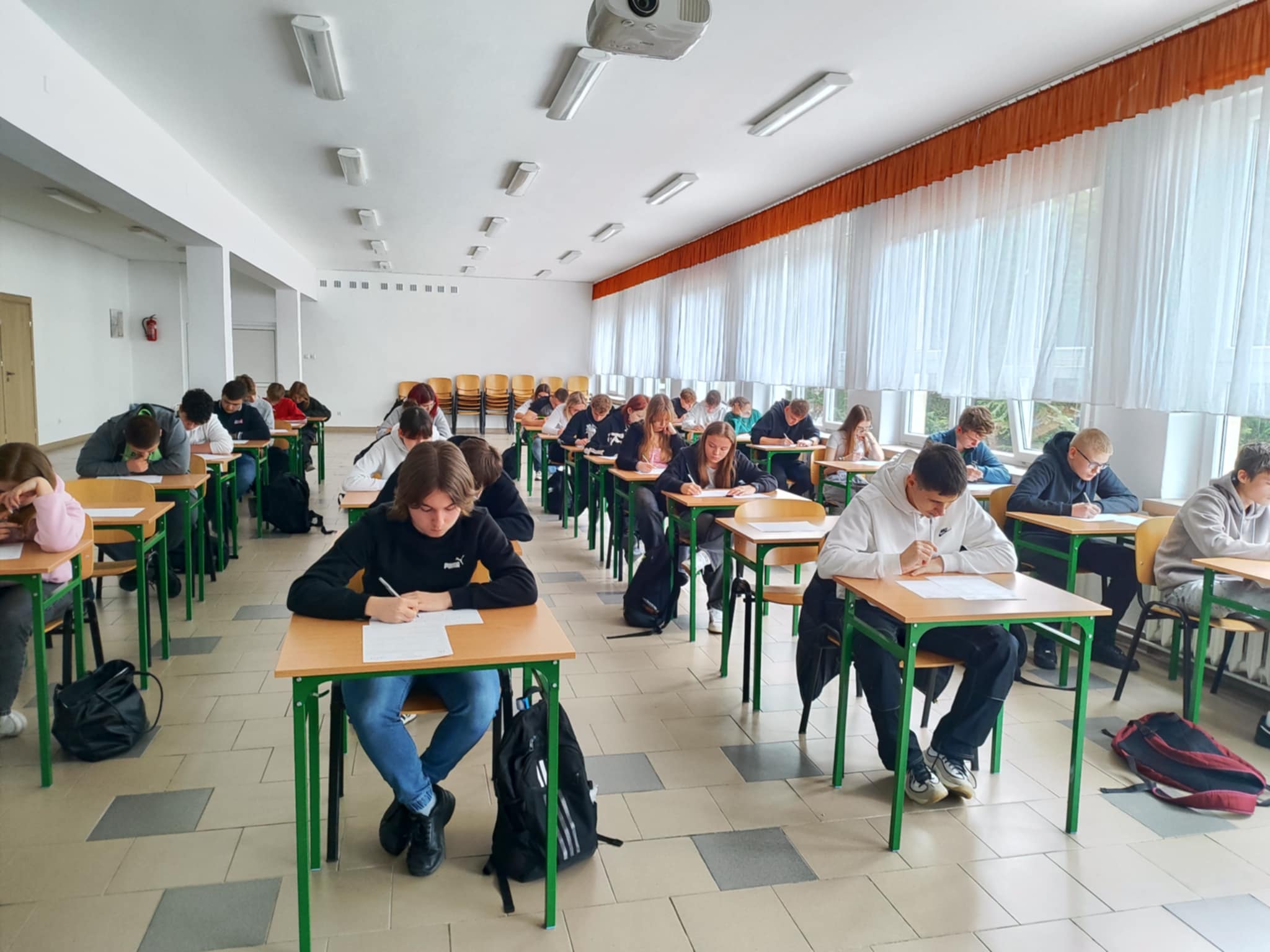 Uczniowie biorący udział w konkursie
