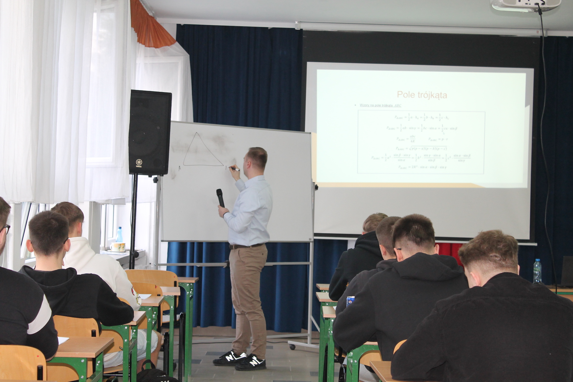 Uczniowie podczas warsztatów matematycznych