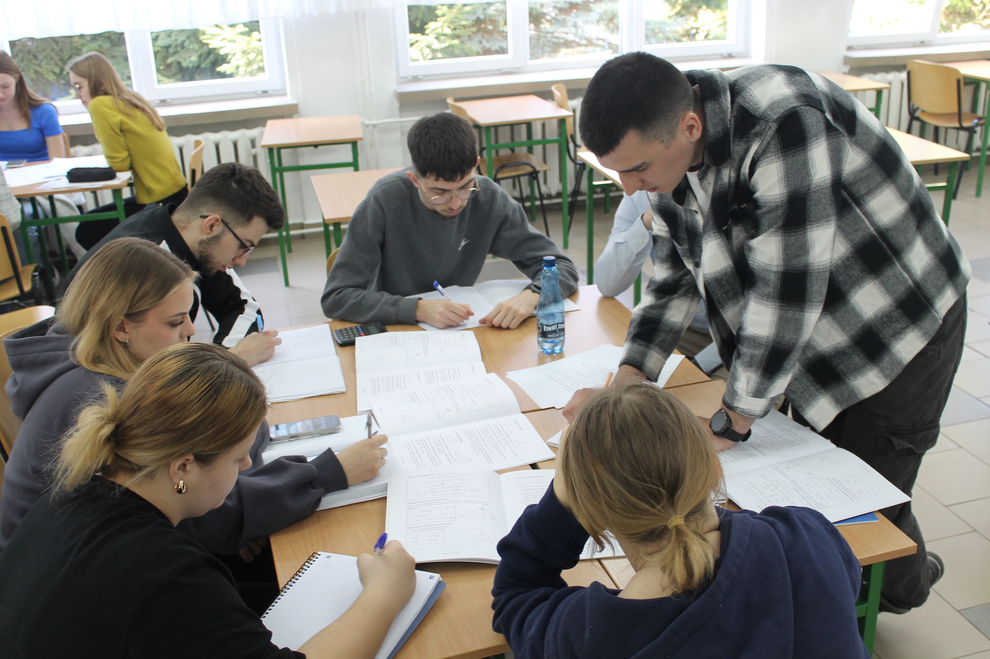 Uczniowie podczas warsztatów matematycznych