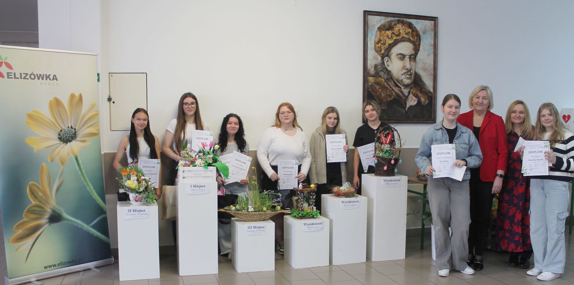 Laureaci Konkursu, Pani Dyrektor Jolanta Jarawka i organizator - Pani Magdalena Dyndur