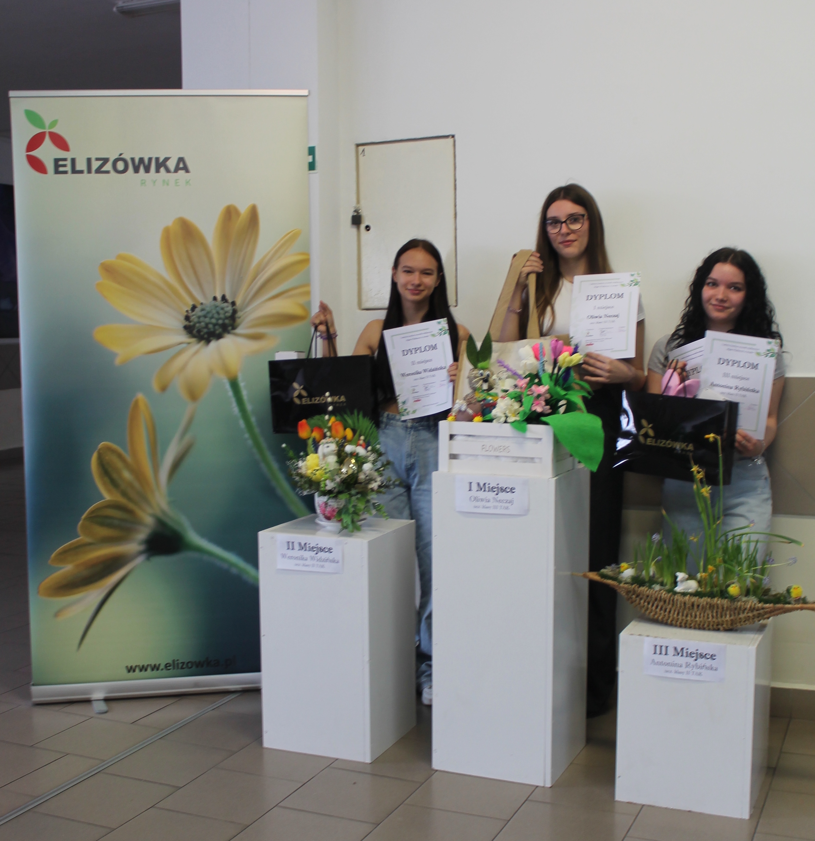 I. miejsce – Oliwia Neczaj – klasa III TAK, II. miejsce – Weronika Widzińska – klasa II TAK, III. miejsce – Antonina Rybińska – klasa II TAK.