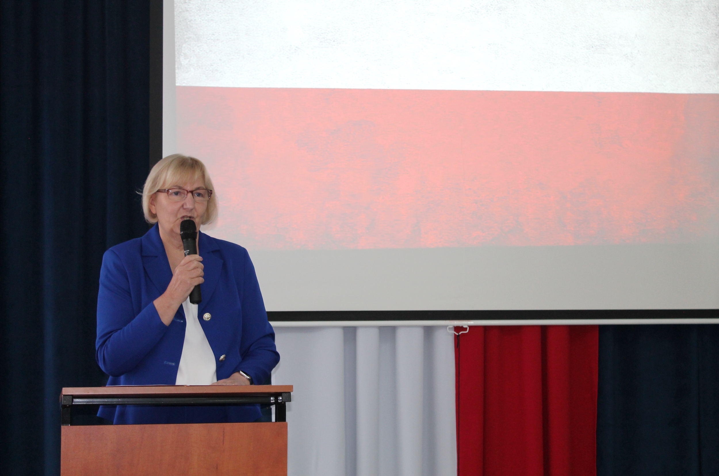 Pani Dyrektor - Jolanta Jarawka, podczas przemówienia