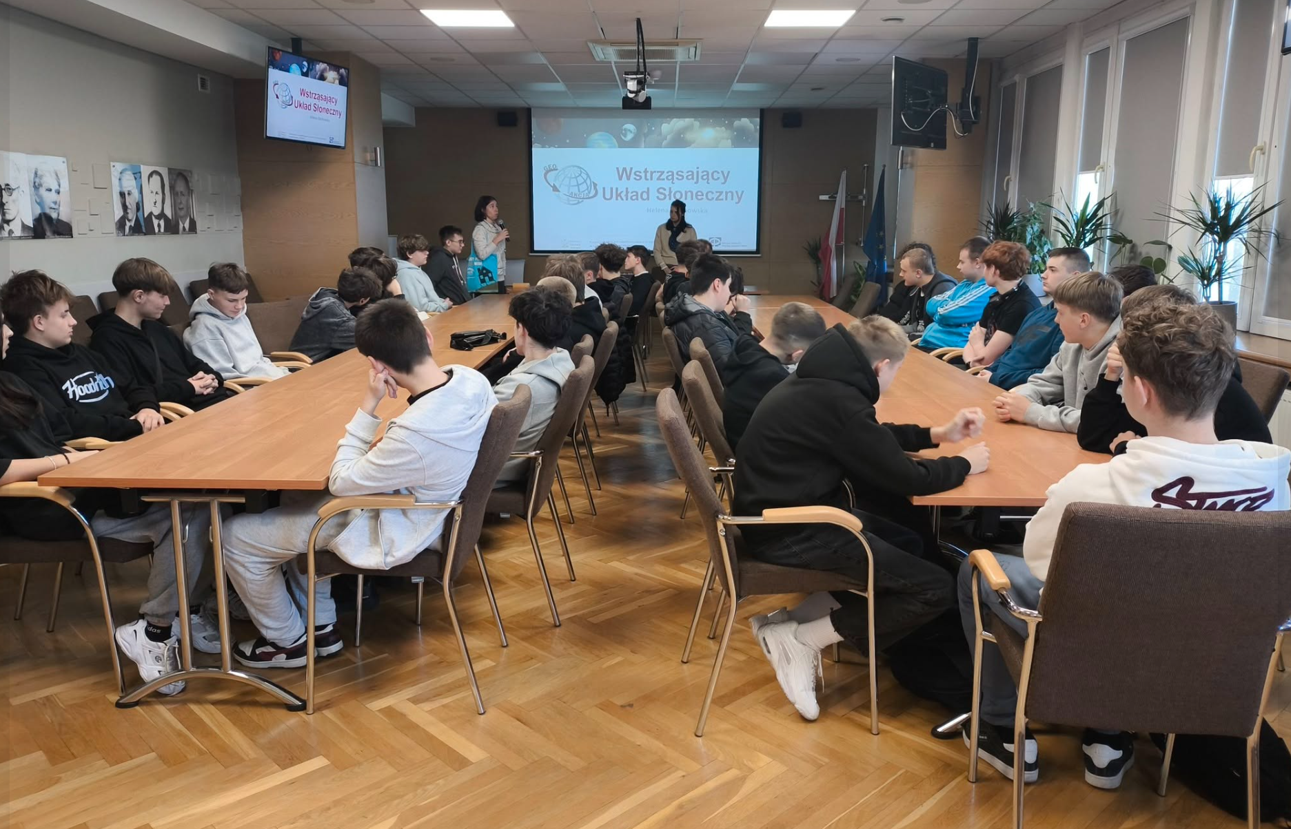 Uczniowie podczas prelekcji pt. „Wstrząsający Układ Słoneczny”