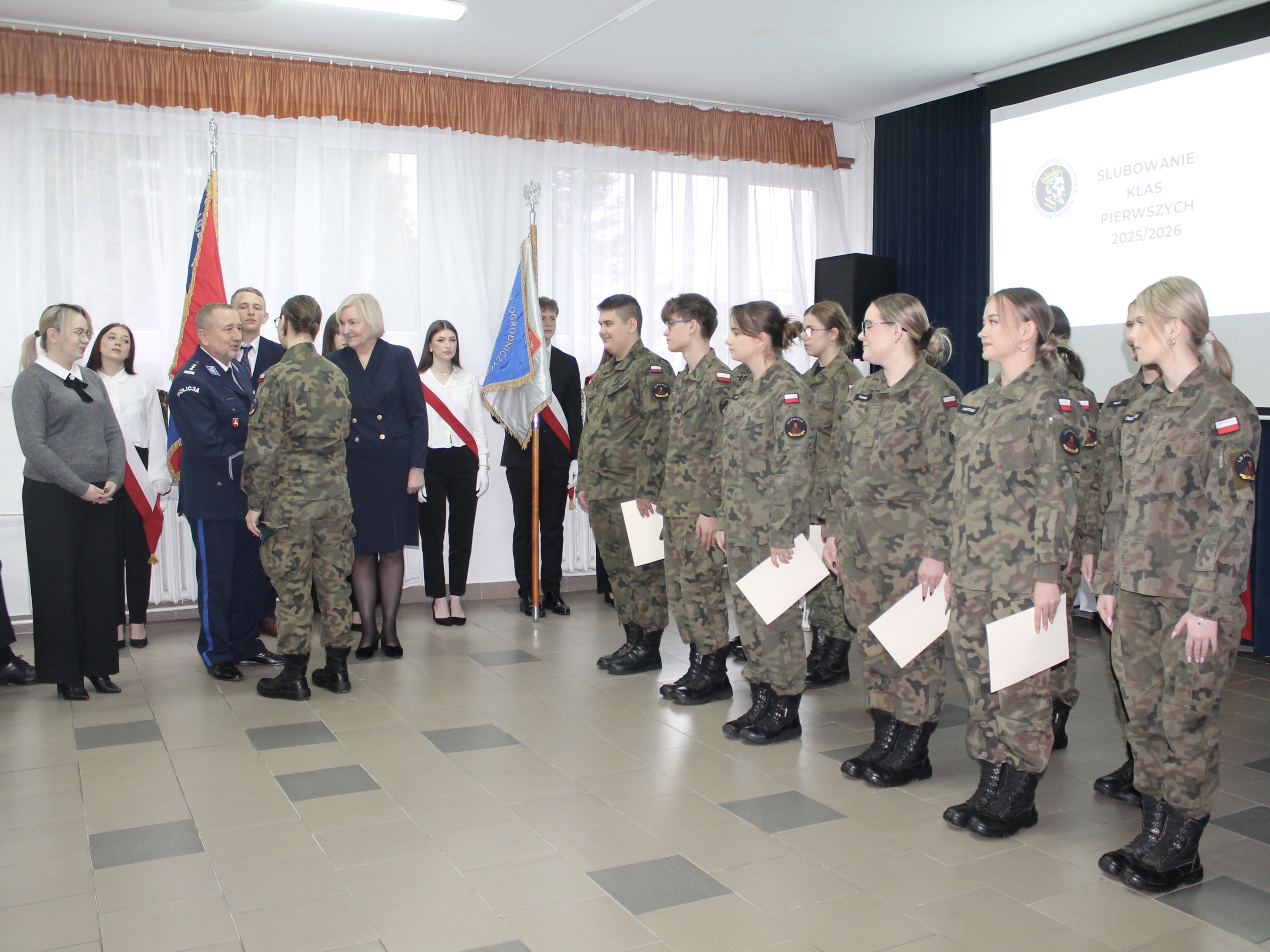 Uczniowie klasy 3A LO podczas nadania stopni kadeckich