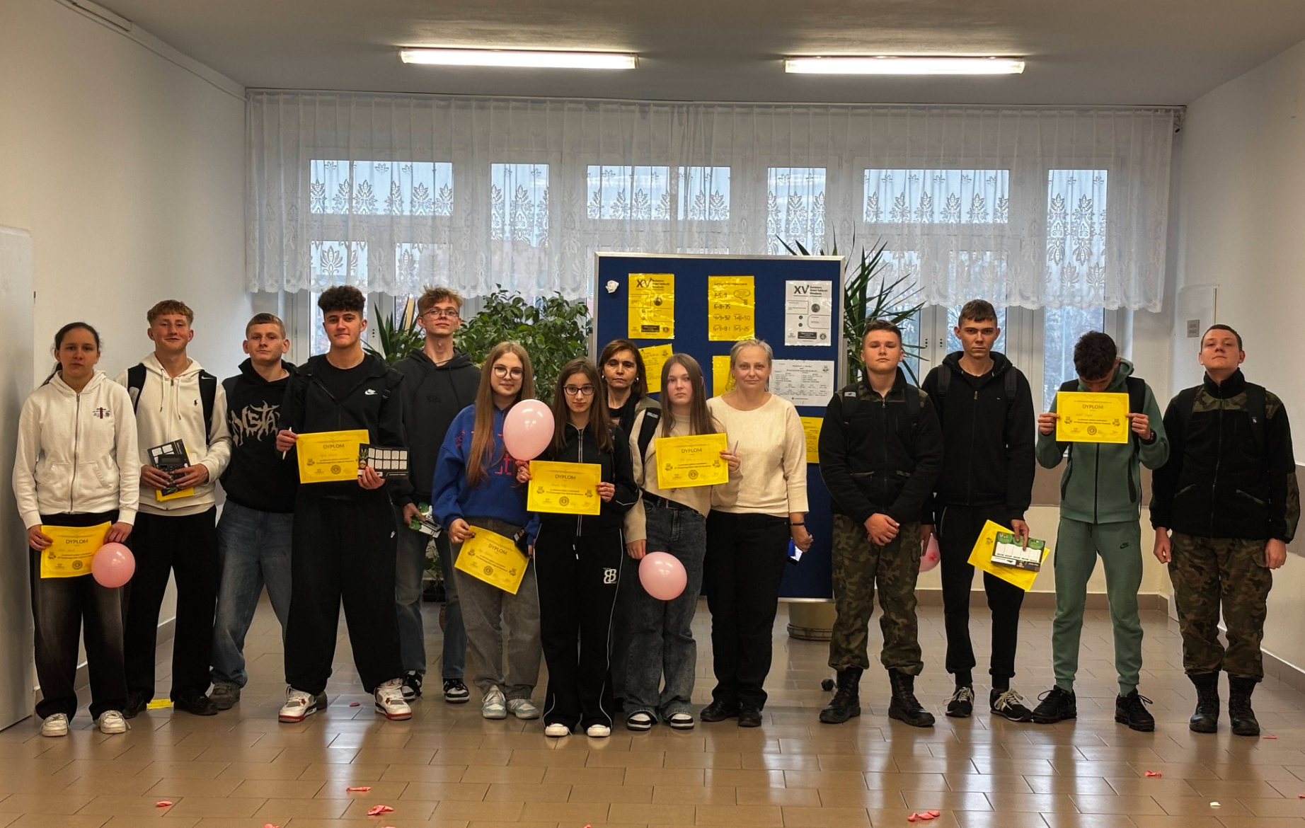 Uczniowie biorący udział w konkursie