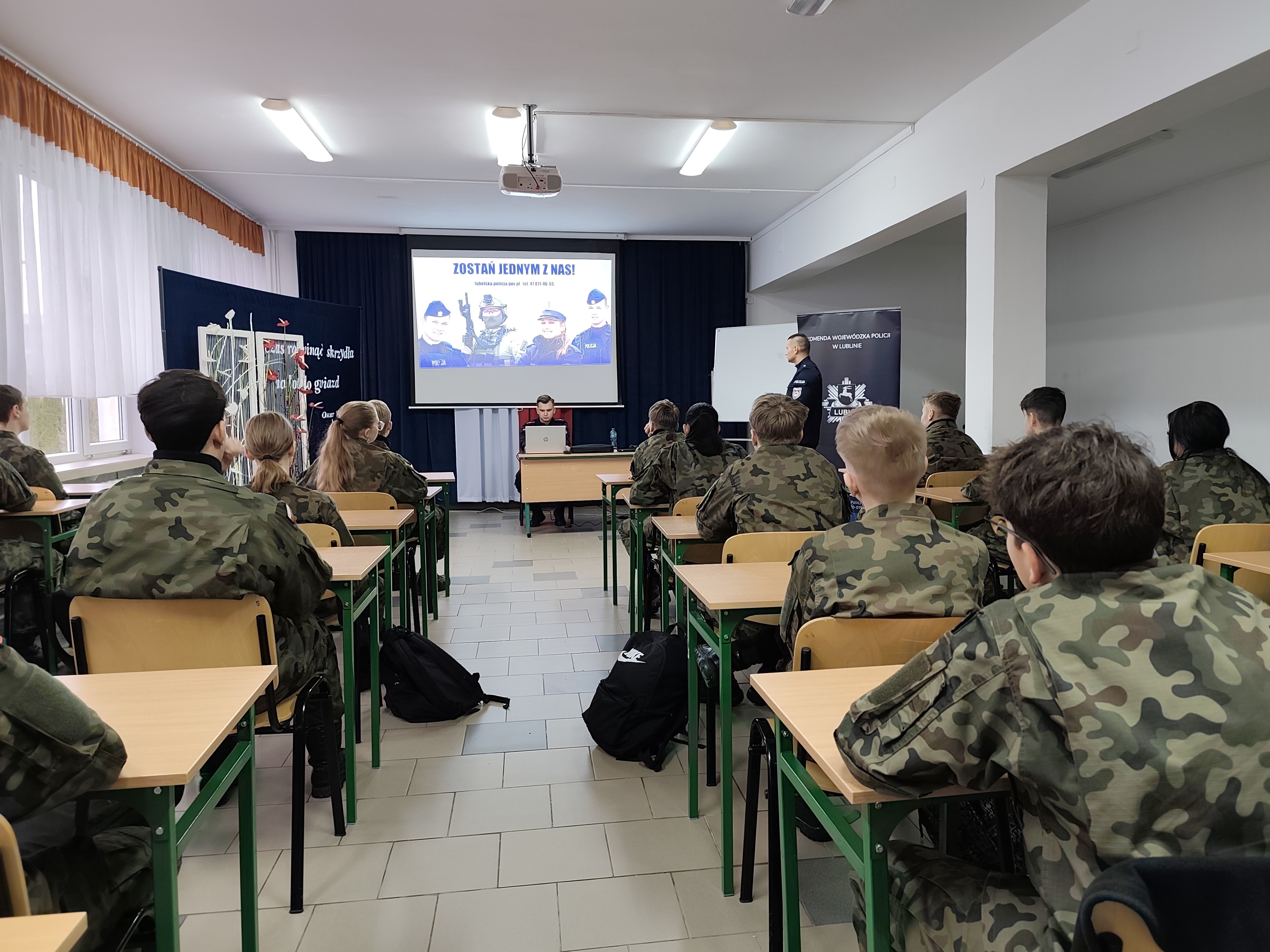 Uczniowie klasy 1 TI podczas spotkania z policjantami