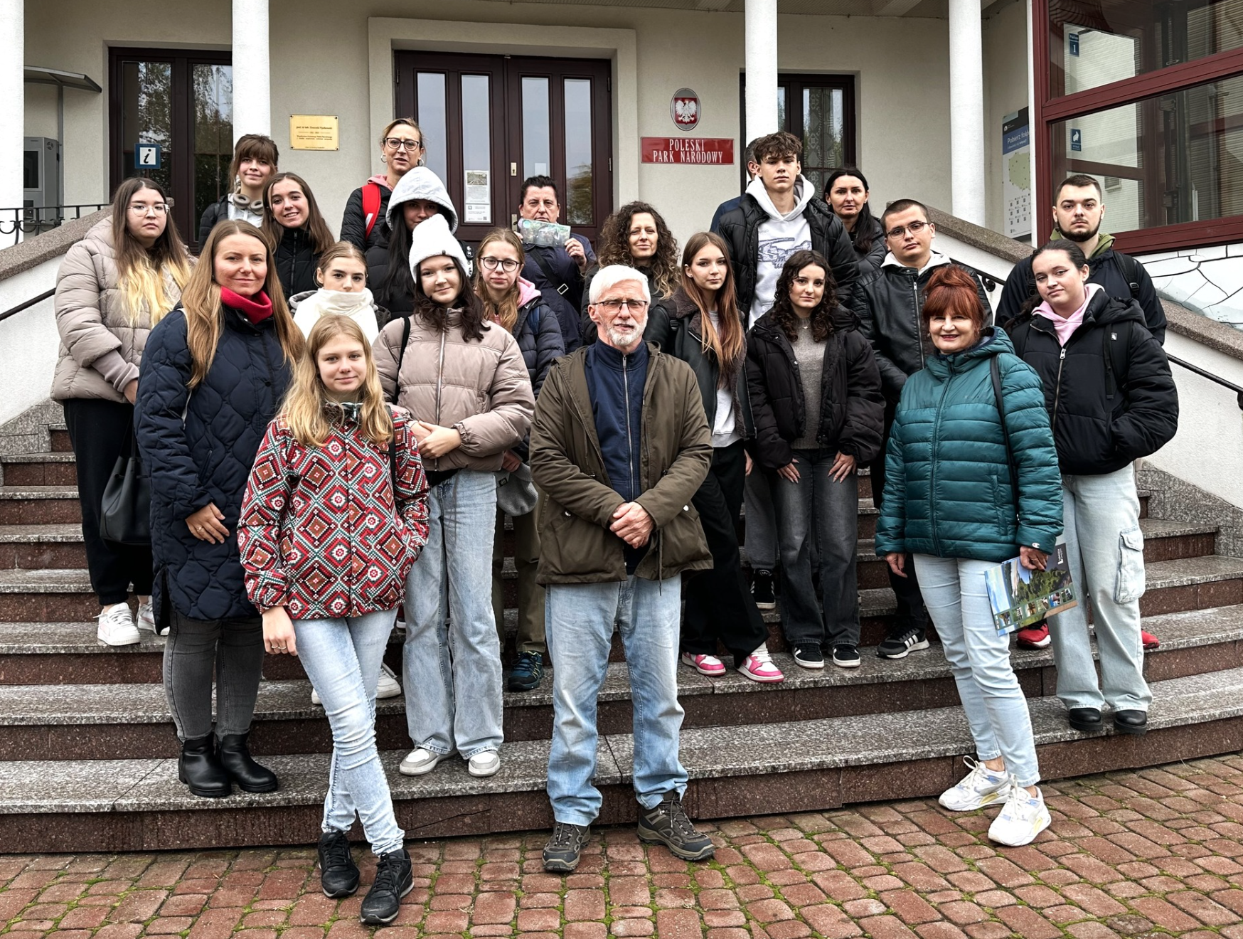 Uczniowie w Poleskim Parku Narodowym z Panią Klaudią Szewczuk-Grymuzą i  