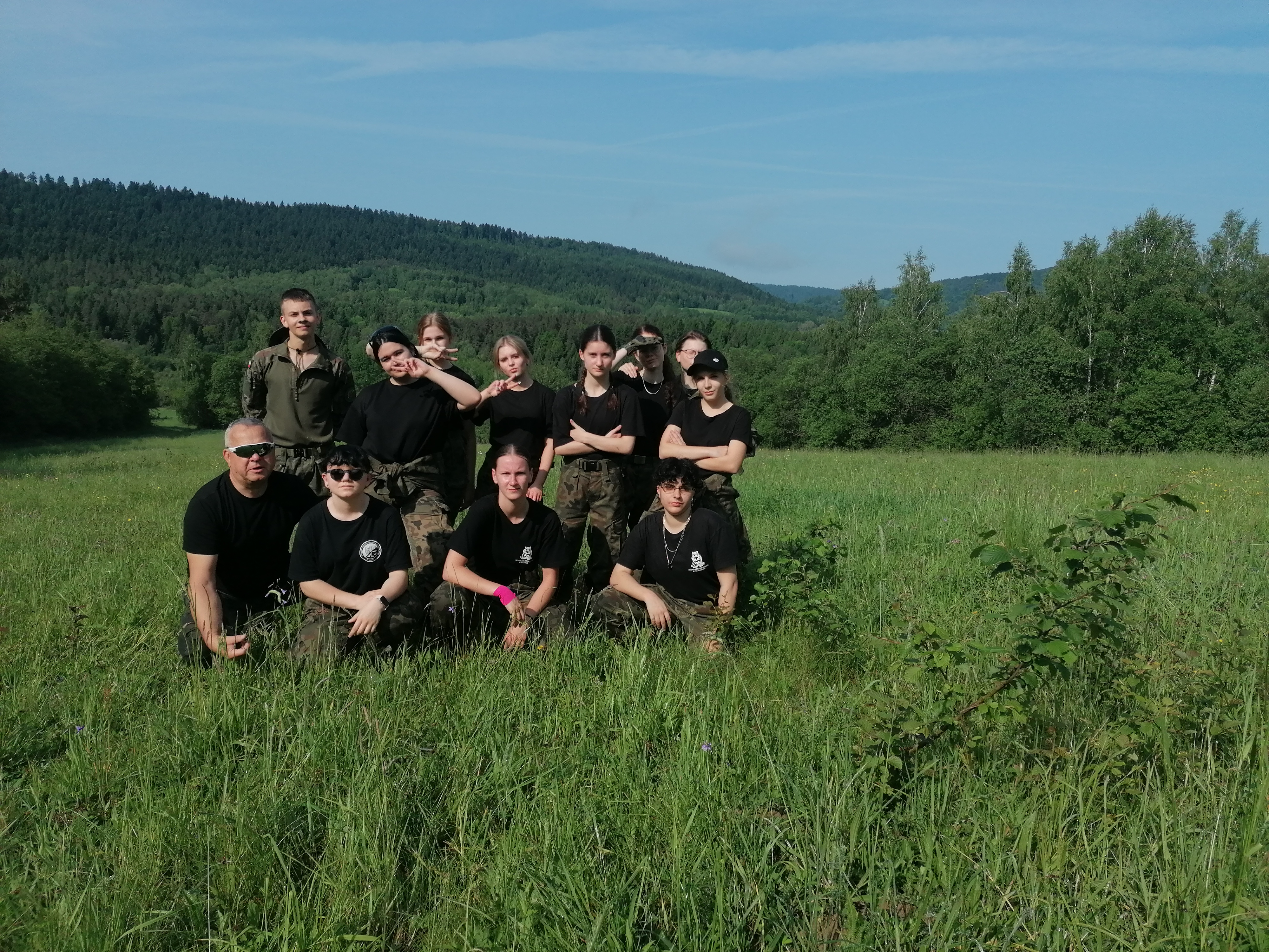 Uczniowie klas mundurowych podczas obozu survivalowego w Ustrzykach Dolnych