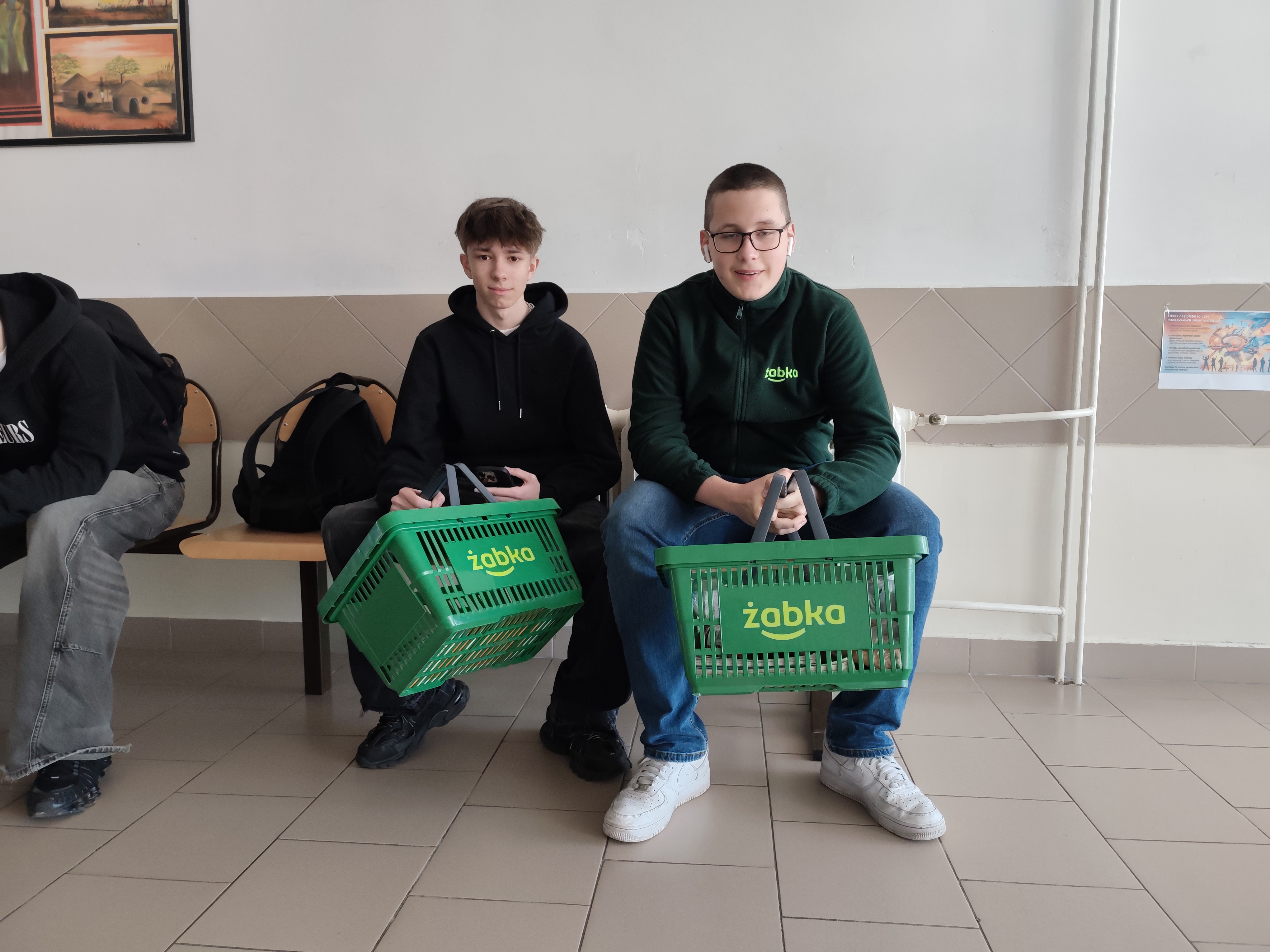 Uczniowie podczas dnia ,,bez plecaka''