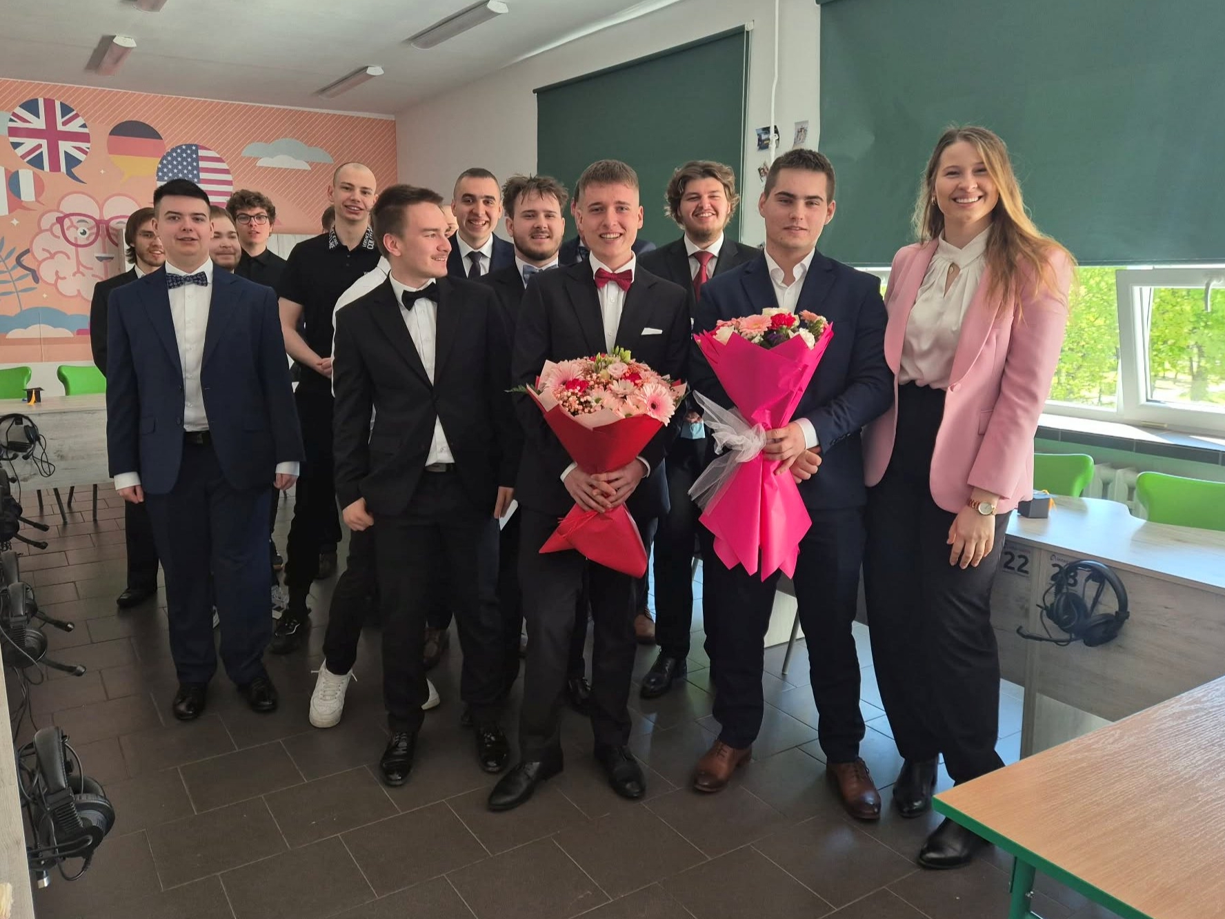 Klasa V TI z wychowawcą - Panią Nelą Kowal